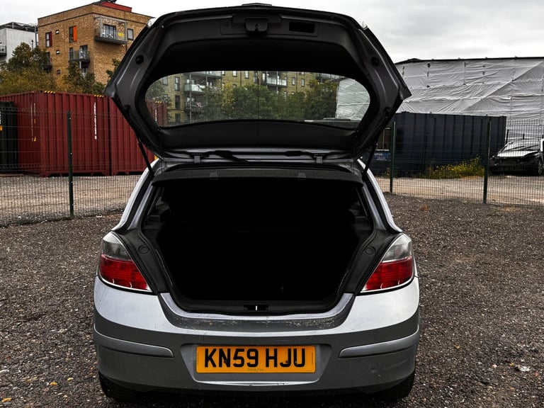 2009 Vauxhall Astra 1.6i 16V Club [115] 5dr HATCHBACK PETROL Manual