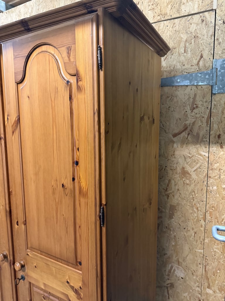 Ducal Pine Large Wardrobe 4 Door Hanging Rail & Shelves