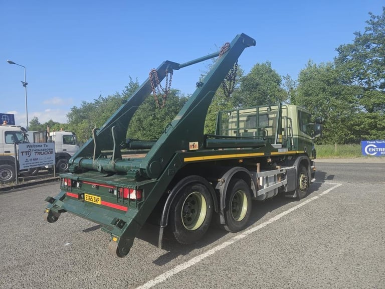 2015 Scania P320 6x2 twin wheel skip