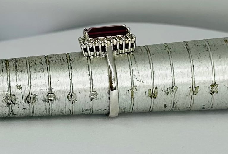 💥SILVER AFRICAN RUBY & DIAMOND RING - SIZE ‘S’ - £30 - COLLECT B26 QUOTE:S1602💥 