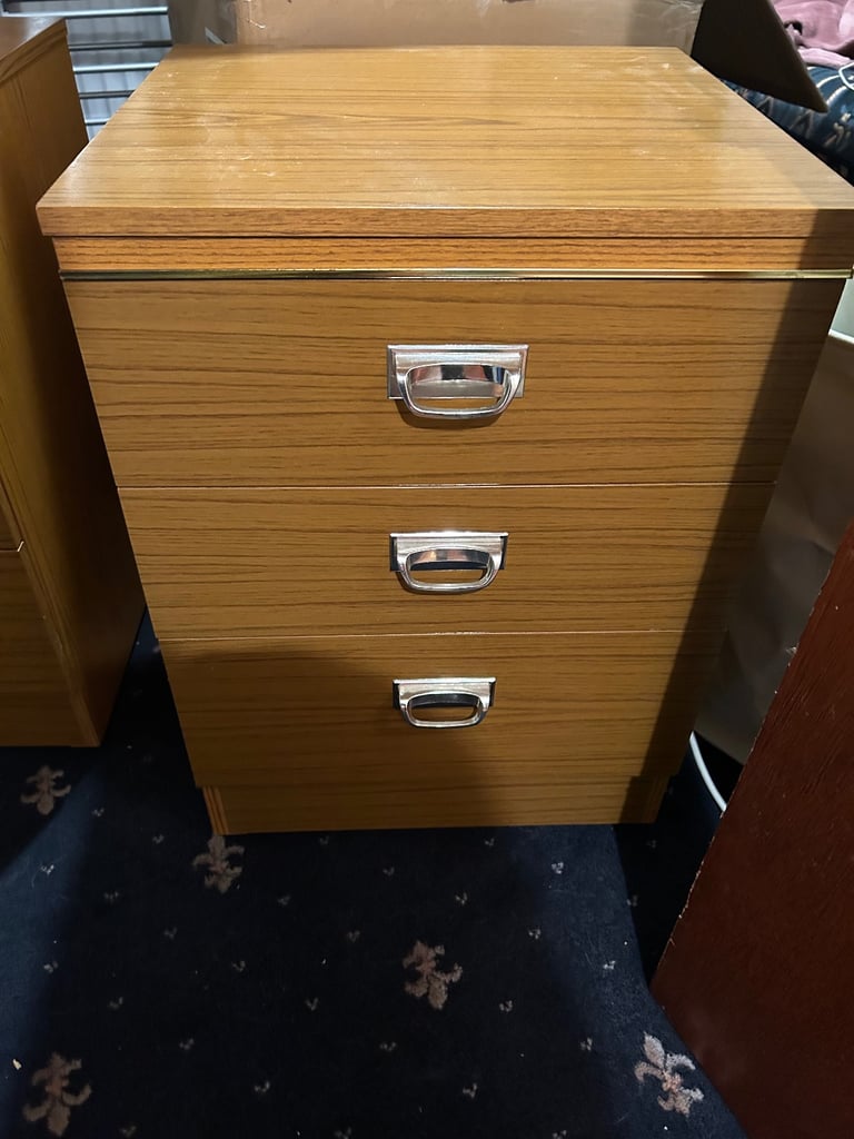 Bedside cabinets 
