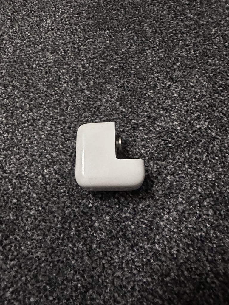 Genuine 10W Apple power adapter with UK and EU plugs