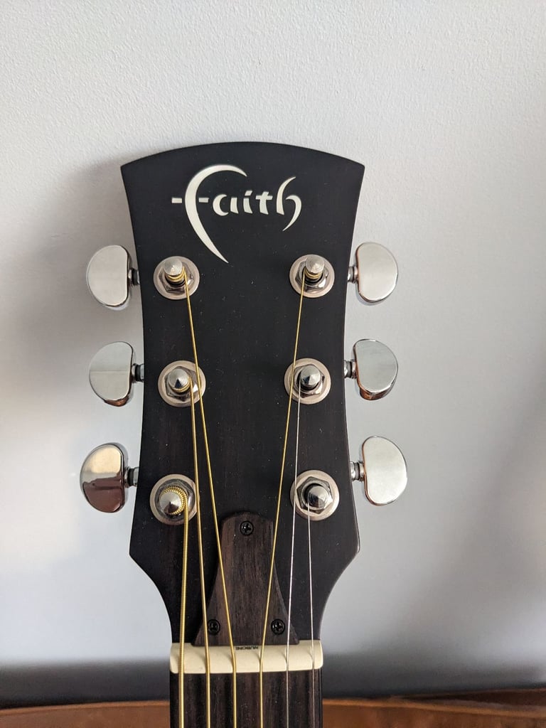 Perfect condition Faith Venus acoustic guitar 