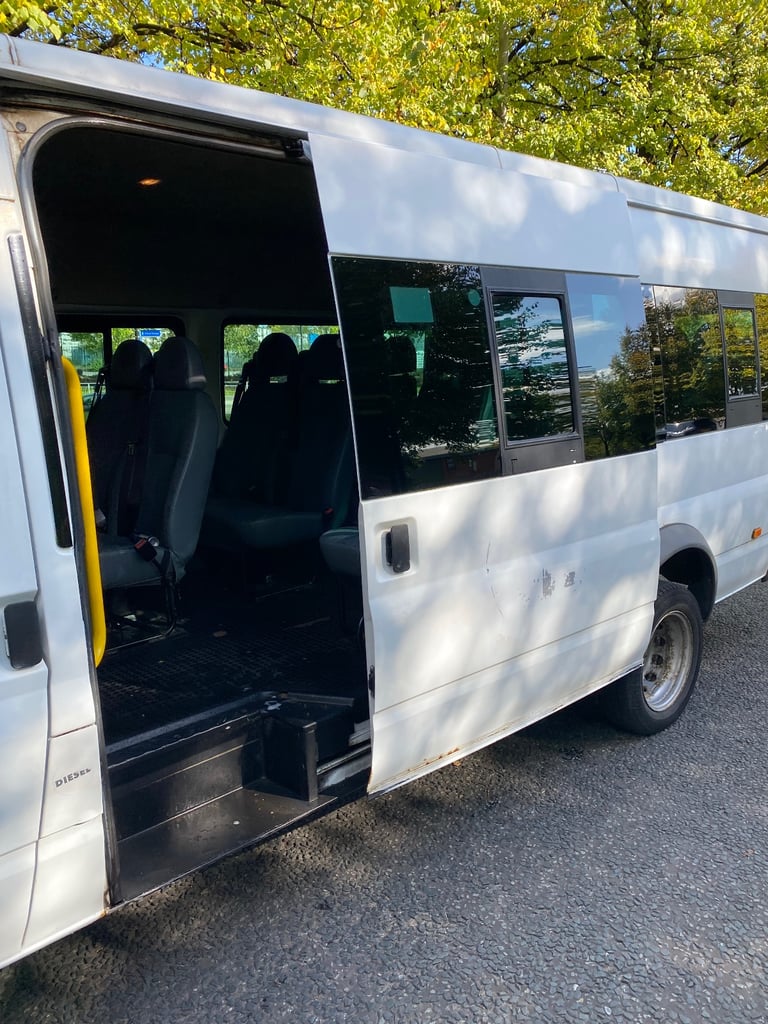 Ford Transit 17 Seater Minibus 