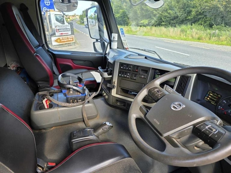 2020 Volvo FM430 8X4 27ft Beavertail/ Flat