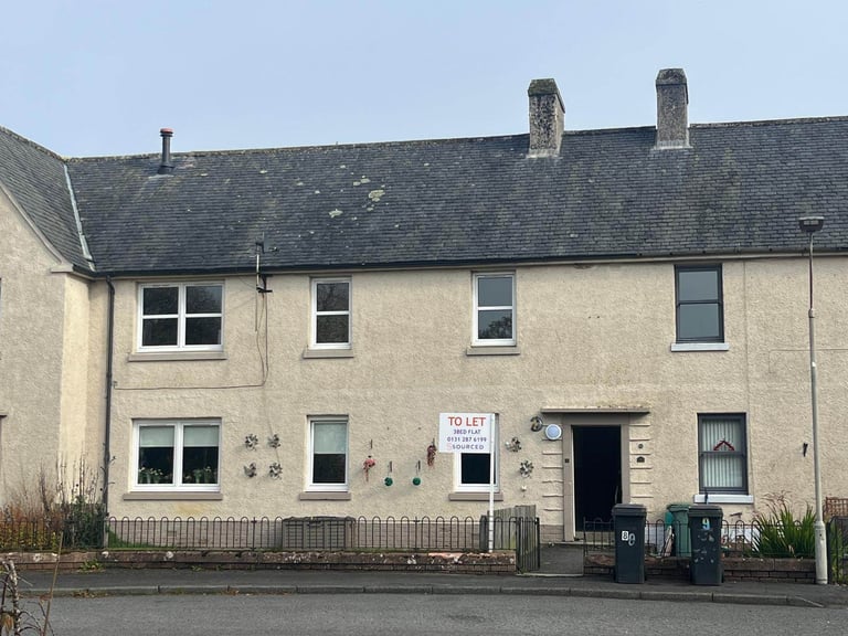 Spacious Three bed flat WEST LINTON