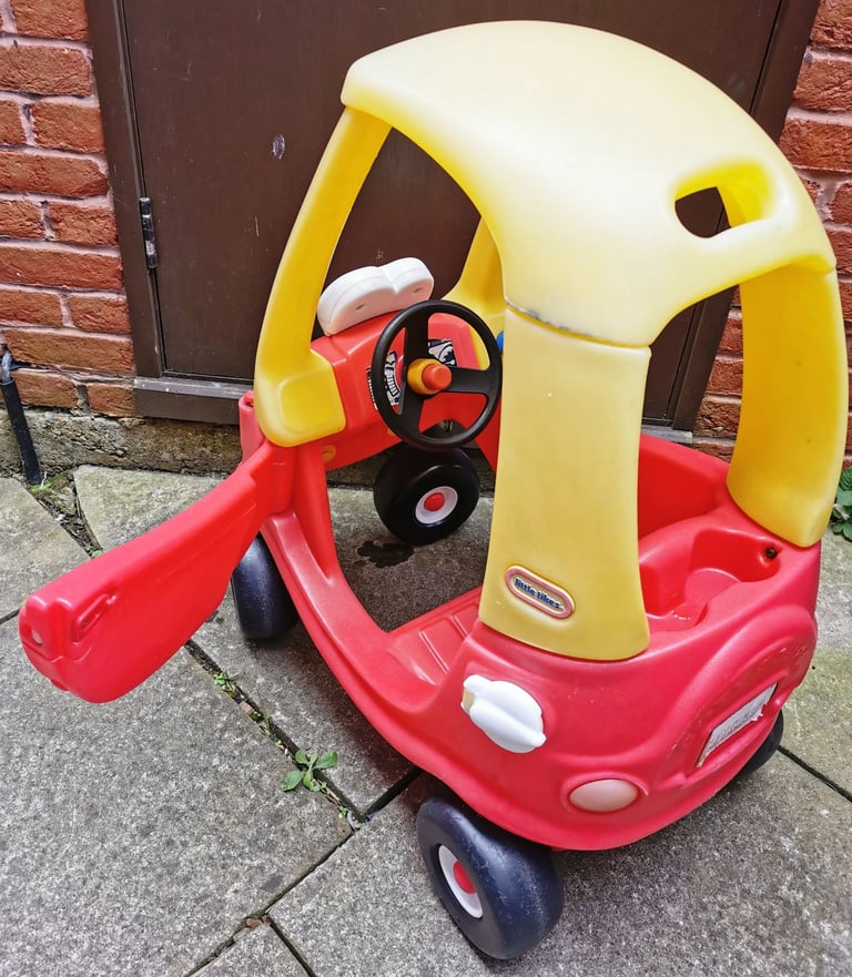 LITTLE TIKES COZY COUPE CAR
