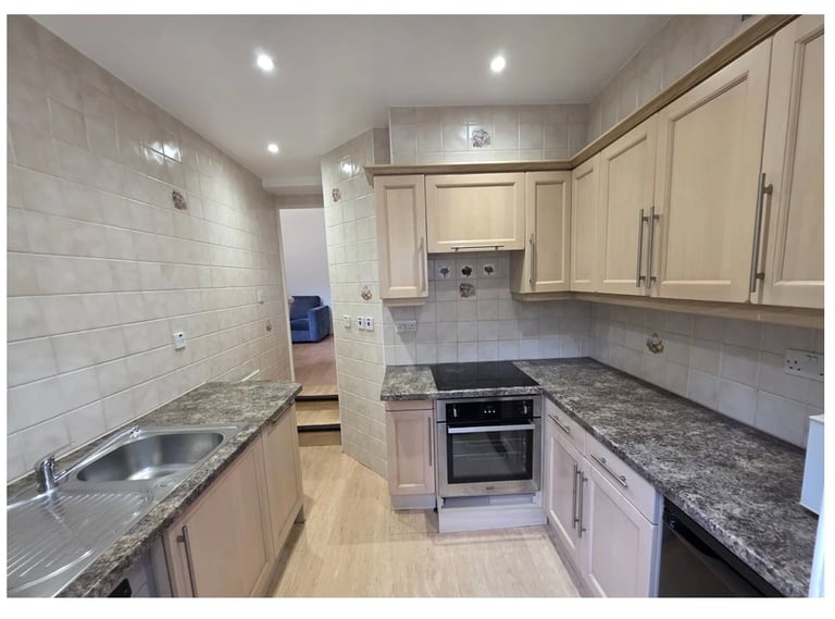 2 BED FLAT CAMBRIDGE GARDENS LADBROKE GROVE LONDON W10