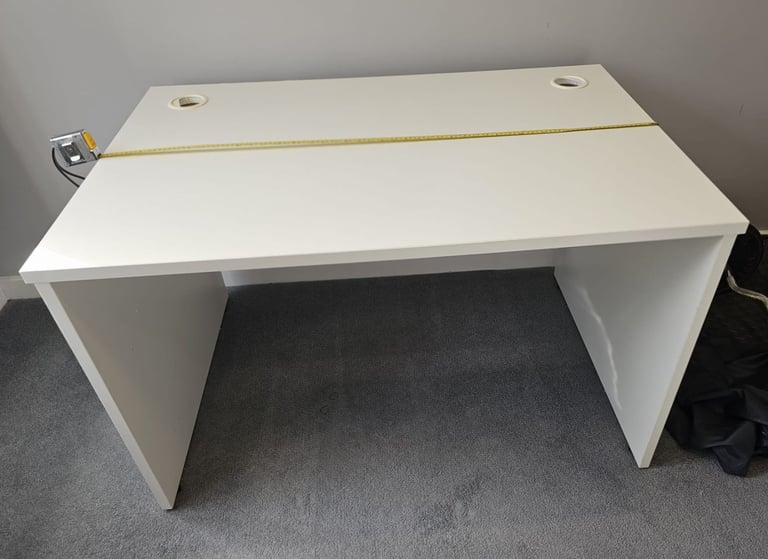 White office desk, 120cm wide