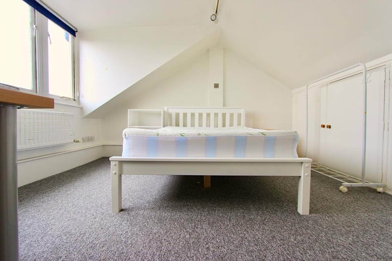 image for 5 Double Bedrooms. Close to Tube,Train,shops,park,buses,ameniites and more 