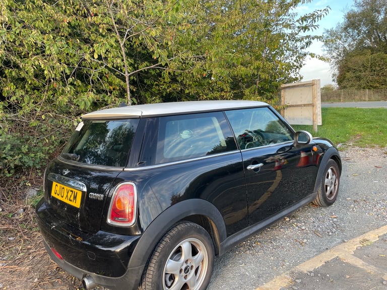 MINI COOPER 1.6 PETROL 10 REG BLACK 3 DOOR MOT FEBRUARY 25TH 2026 TAX £165 LOW INSURANCE 50+MPG