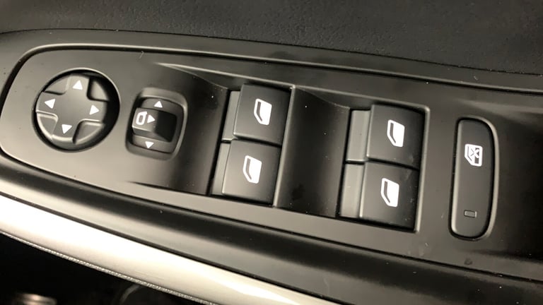 2023 Vauxhall Grandland 1.6 14.2kWh GSe SUV 5dr Petrol Plug-in Hybrid Auto AWD Euro 6 (s/s) (300 ...