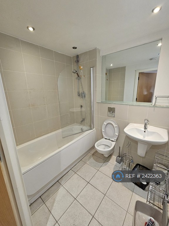 2 bedroom flat in The Nile, Manchester, M15 (2 bed) (#2422363)