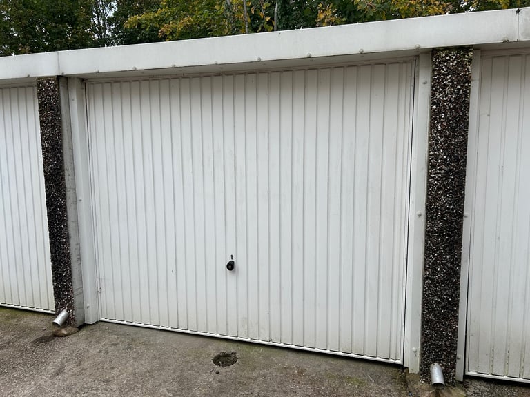 Garage to rent