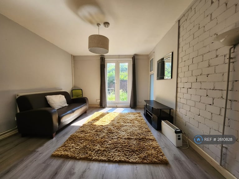 image for 4 bedroom house in Selden Walk, London, N7 (4 bed) (#2610828)
