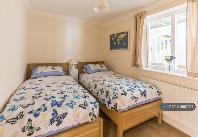 3 bedroom flat in Pilots Point, Totland Bay, PO39 (3 bed) (#2667058)