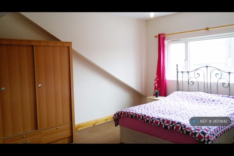 2 bedroom flat in Meanwood Road, Leeds, LS6 (2 bed) (#2659142)