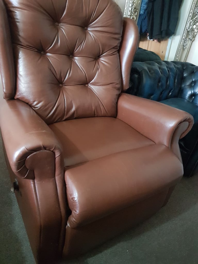 Ex Large Comfy Leather recliner Armchair FREE Delivery