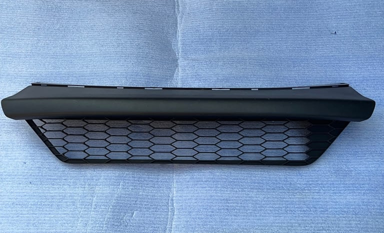 GENUINE HONDA JAZZ FRONT BUMPER LOWER RADIATOR GRILL 15-19 71102-TAR