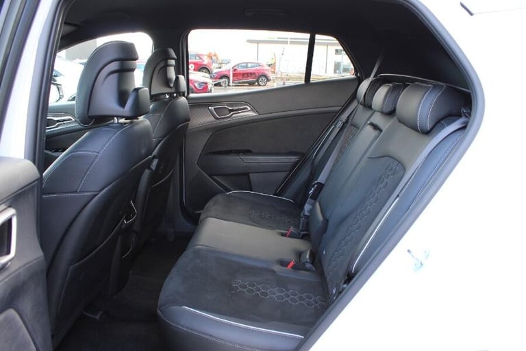 2024 Kia Sportage 1.6 T Gdi 13.8kwh Gt Line Suv 5dr Petrol Plug In Hybrid Auto Awd Euro 6 (s/ EST...
