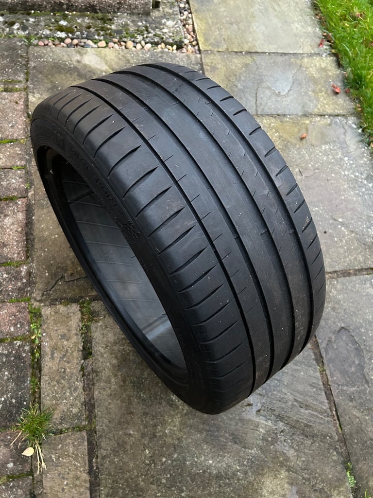 image for Tyre 245 40 zr18 Michelin Pilot sport 4