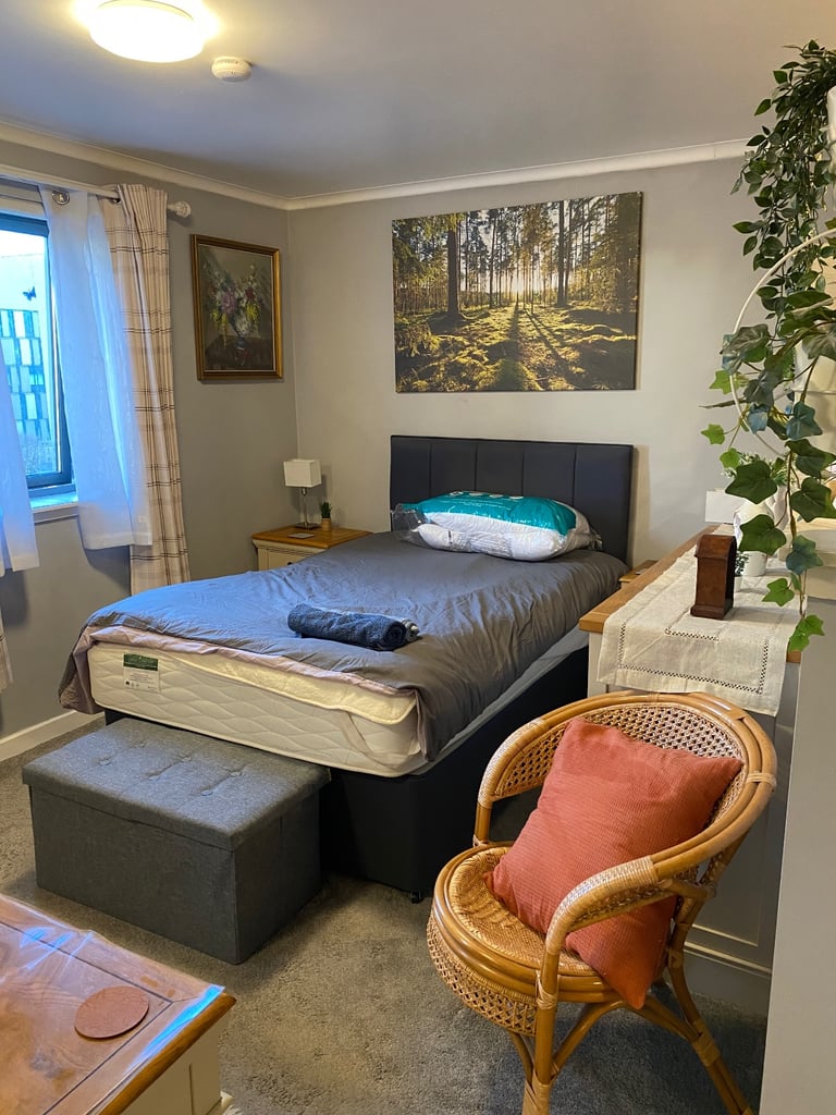 A lovely cosy studio flat in G1 area 