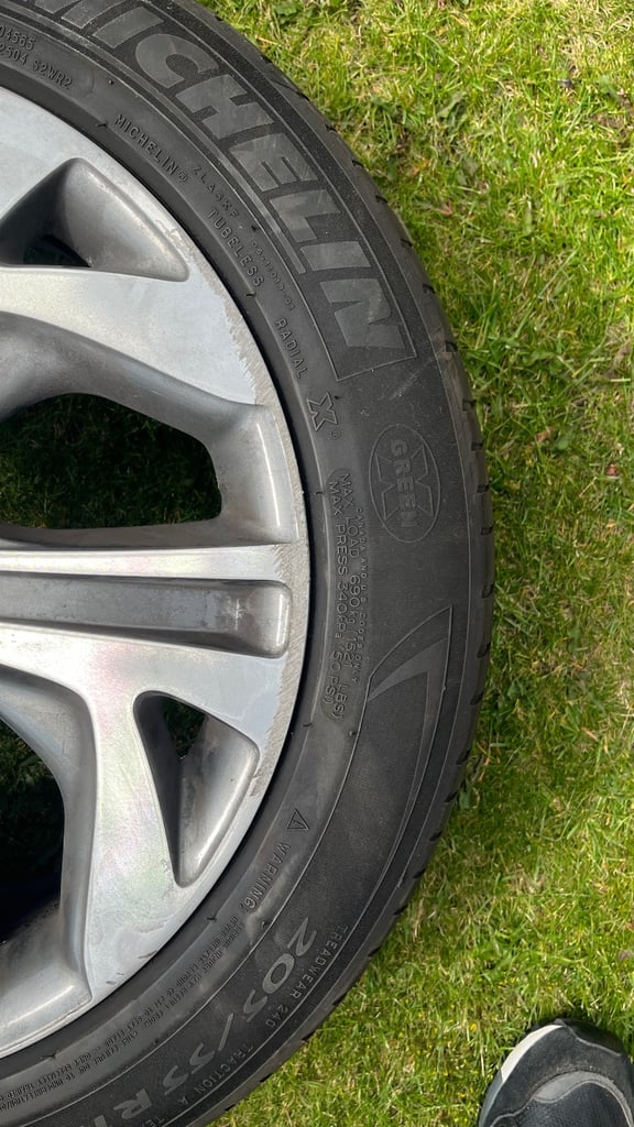 Citroen C4 ( MkII) alloy wheel and tyre 