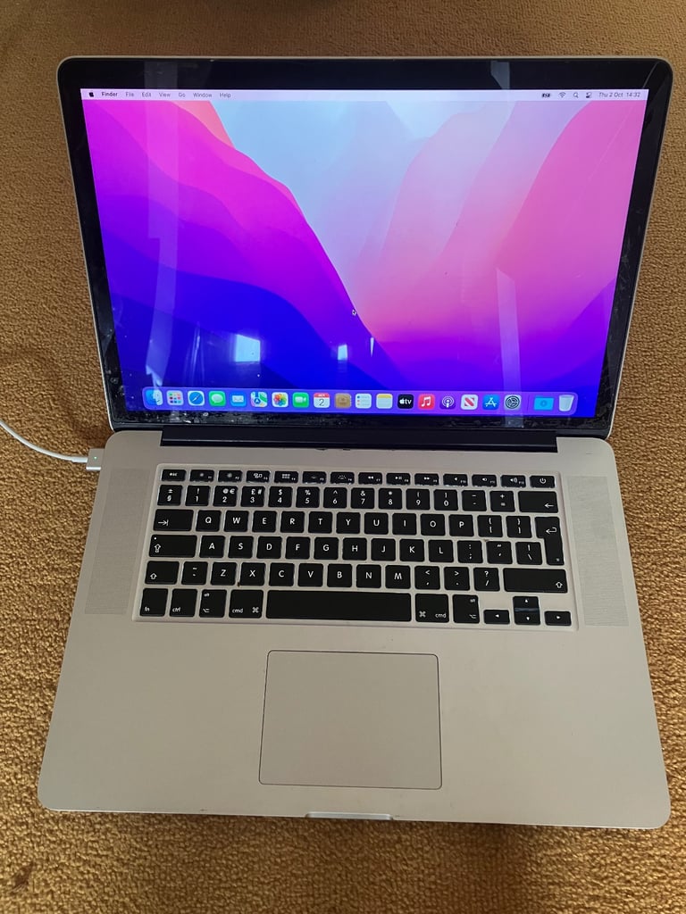 MacBook Pro 2015, 16GB RAM, 1TB SSD, new battery, new charger