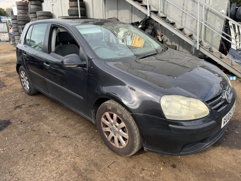 Volkswagen Golf mk5 2.0 tdi 2005 black BREAKING FOR PARTS 