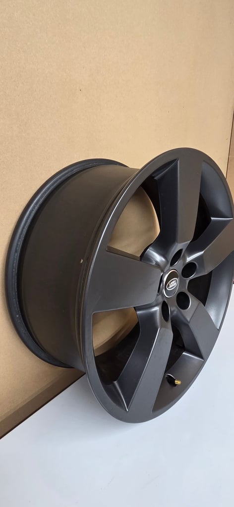 Landrover Defender 20" Alloy Wheel