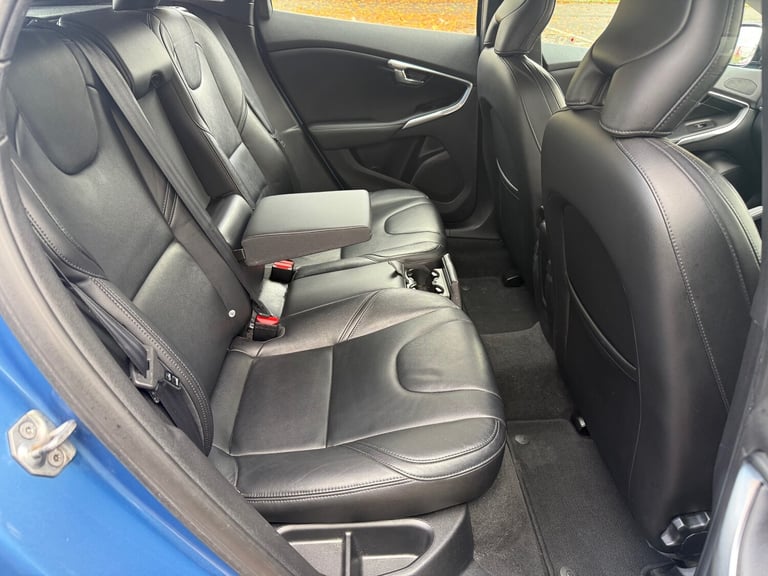 2014 Volvo V40 D3 SE Lux Nav 5dr HATCHBACK Diesel Manual