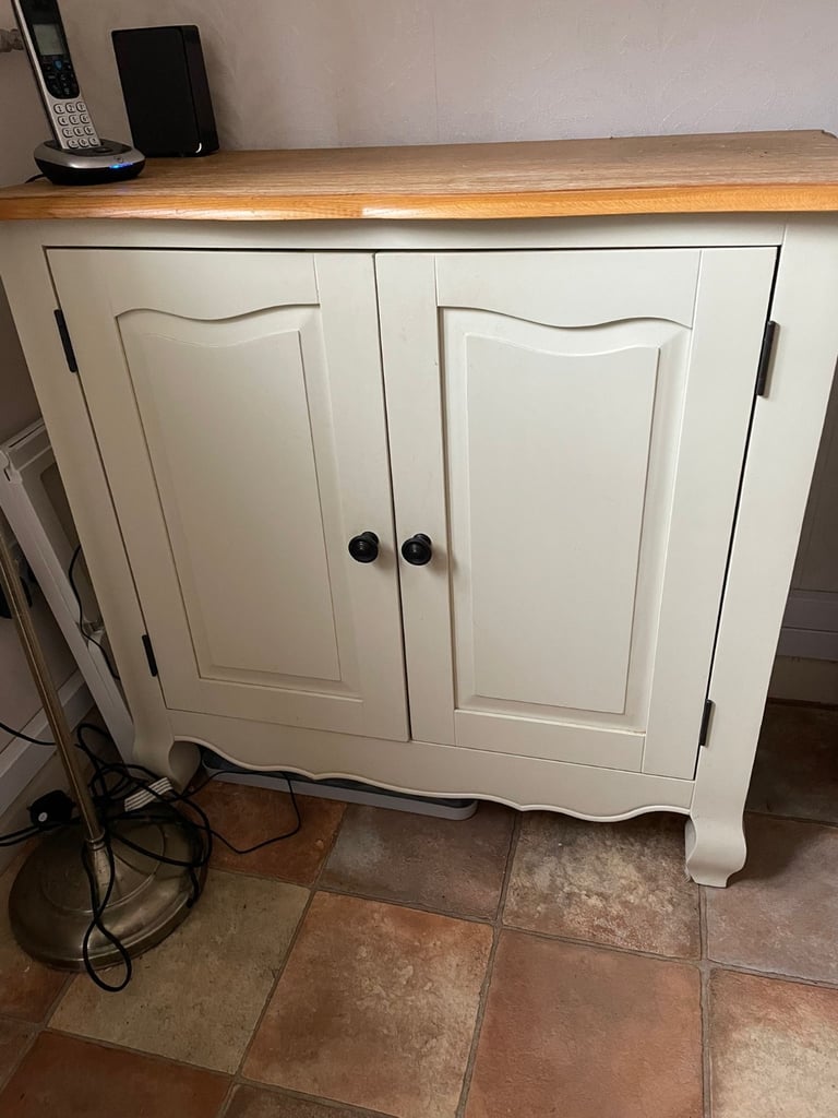 Oak Furniture Land Table with 6 chairs and Sideboard Unit