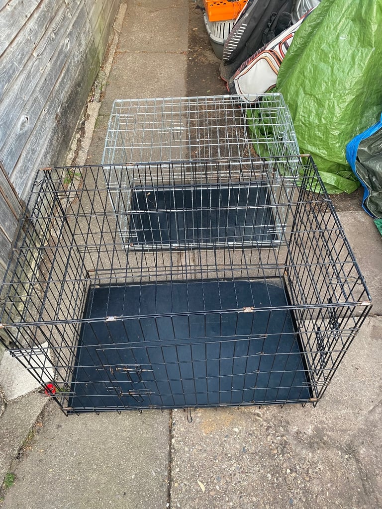 Dog cages x3 Med x2 1x Med/Large 