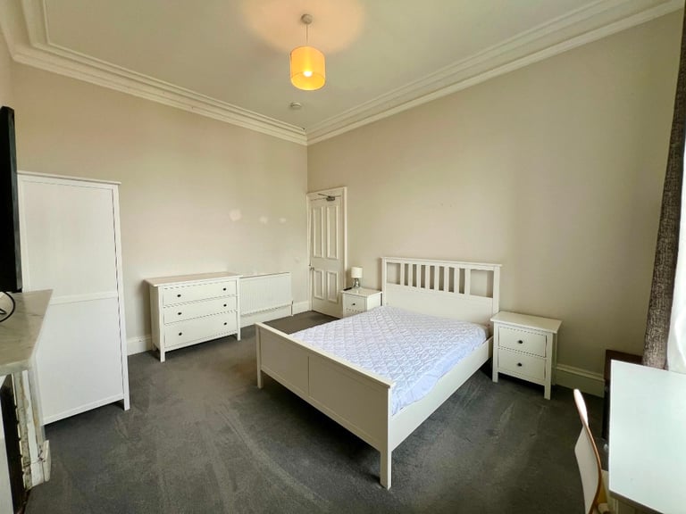 5 bedroom flat in Thirlestane Road, Marchmont, Edinburgh, EH9 1AS