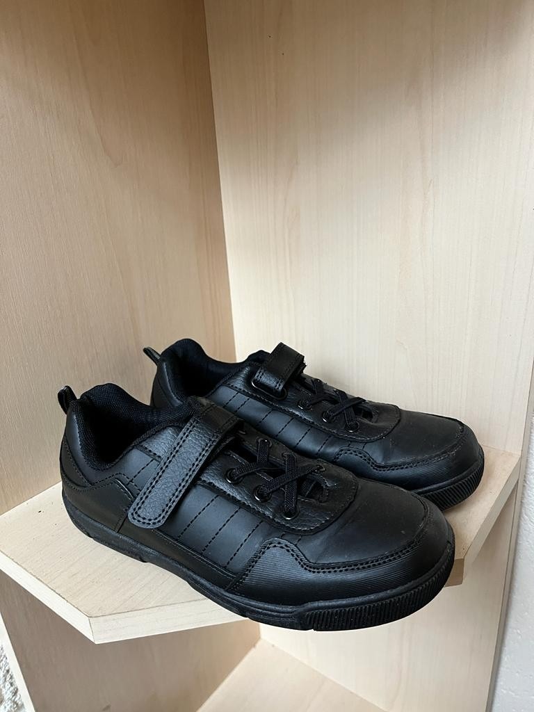 Unisex size-3 black school shoes