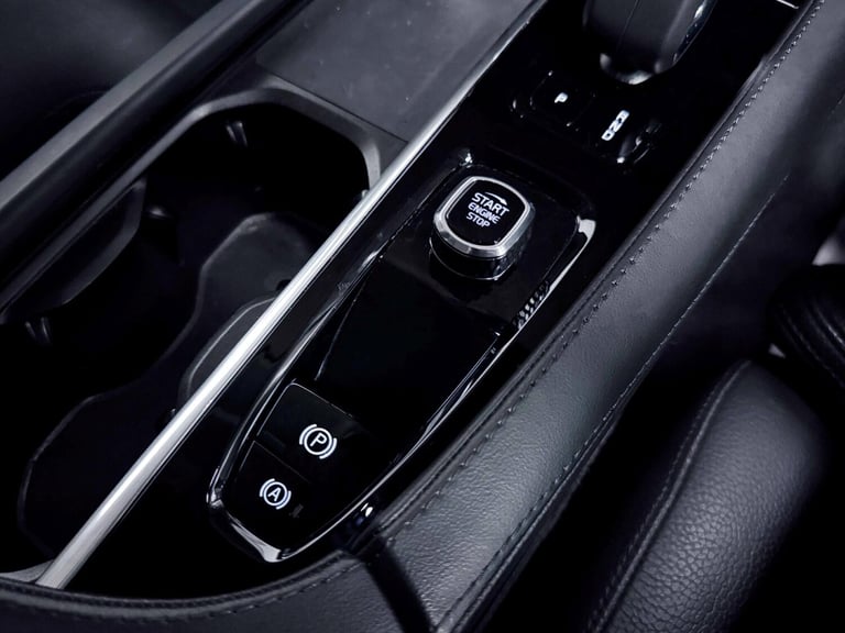 2023 Volvo XC90 Core Bright T8 (455 hp) ESTATE Petrol/Electric Hybrid Automatic