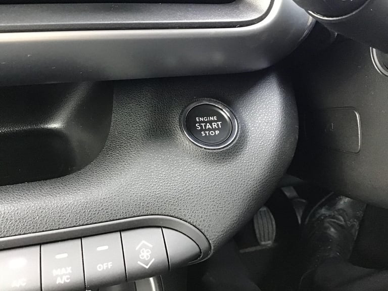 2024 Jeep Avenger Summit 1.2 100hp Mt HATCHBACK Petrol Manual