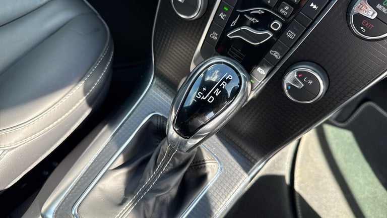 2019 Volvo V40 1.5 T3 R-Design Edition Hatchback 5dr Petrol Auto Euro 6 (s/s) (152 ps) Hatchback ...