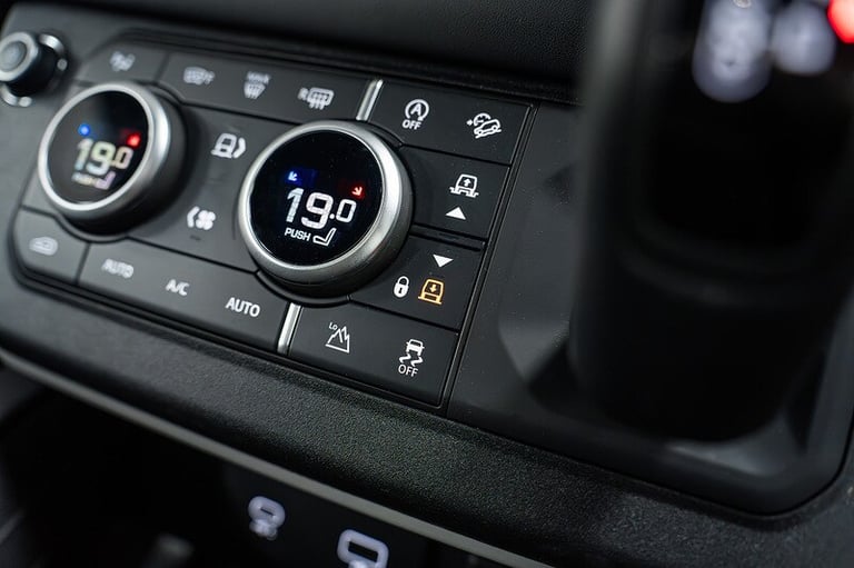 2024 Land Rover Defender 3.0 D250 X-Dynamic HSE 90 3dr Auto ESTATE DIESEL Automatic