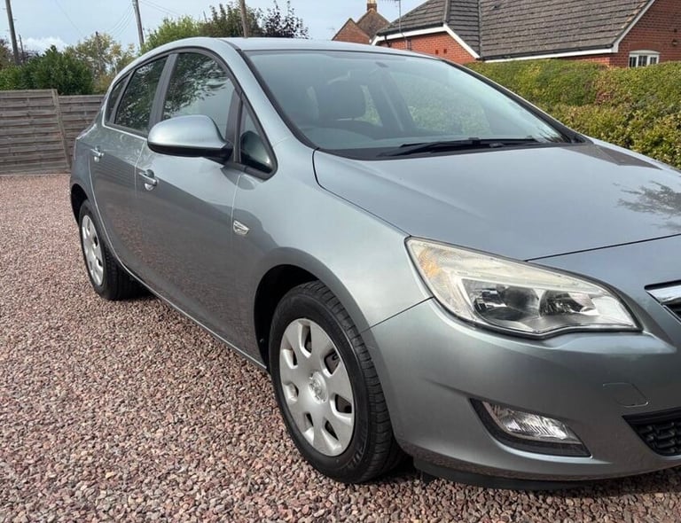 Vauxhall, ASTRA, Hatchback, 2011, Manual, 1598 (cc), 5 doors