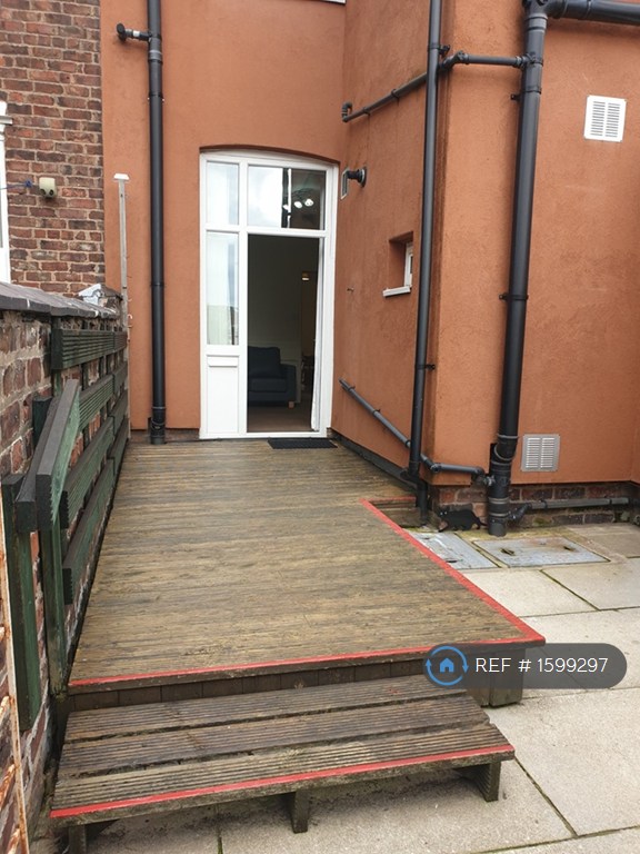 1 bedroom flat in Levenshulme, Manchester, M19 (1 bed) (#1599297)