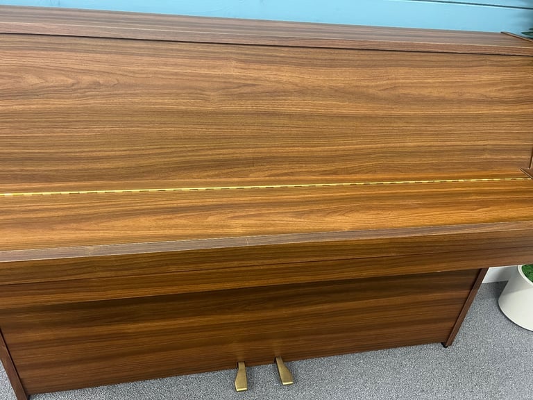 🎵🎹 STUNNING YAMAHA E108 **TUNED/SERVICED/WARRANTY AND FREE DELIVERY**🎹🎵