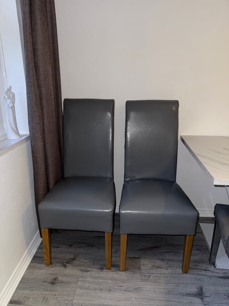 image for 2x dining chairs 