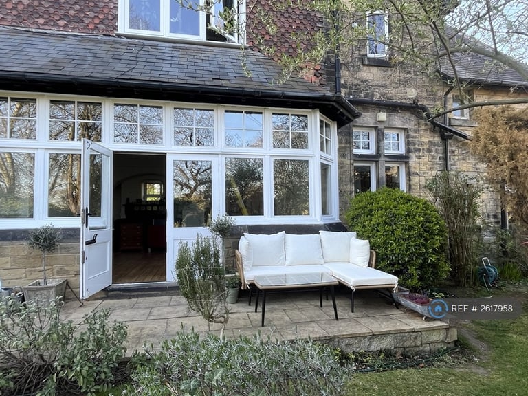 2 bedroom flat in St.Mary's Road, Leeds, LS7 (2 bed) (#2617958)