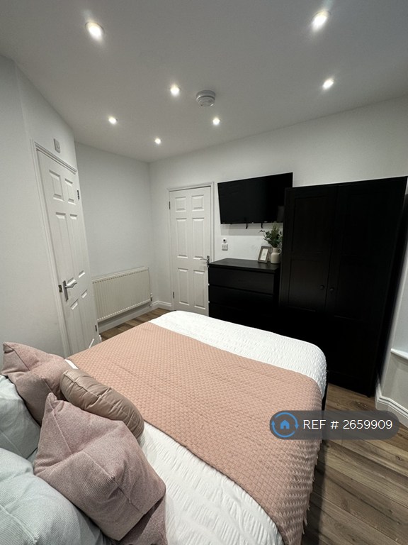 1 bedroom in Buccleuch Street, Kettering, NN16 (#2659909)