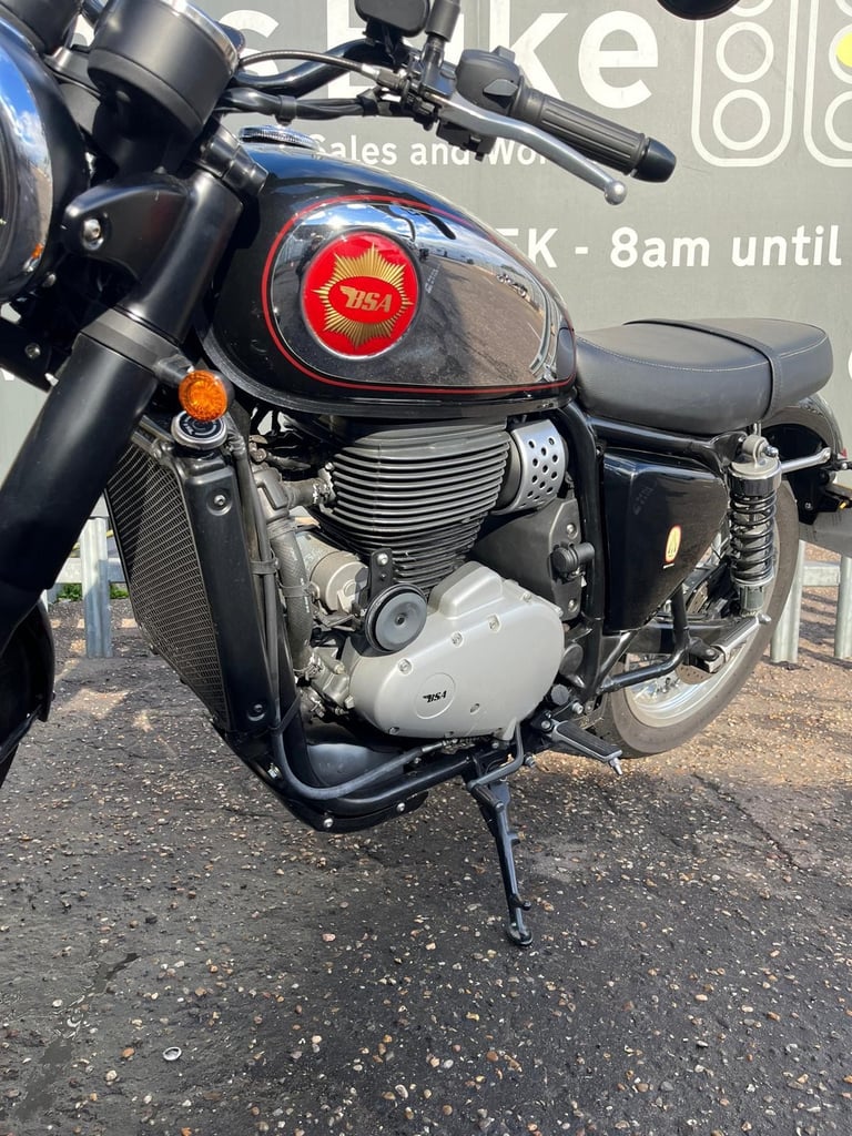 BSA Gold Star 650cc Classic Motorcycle Midnight Black Ex-Demo 376 Miles 2025