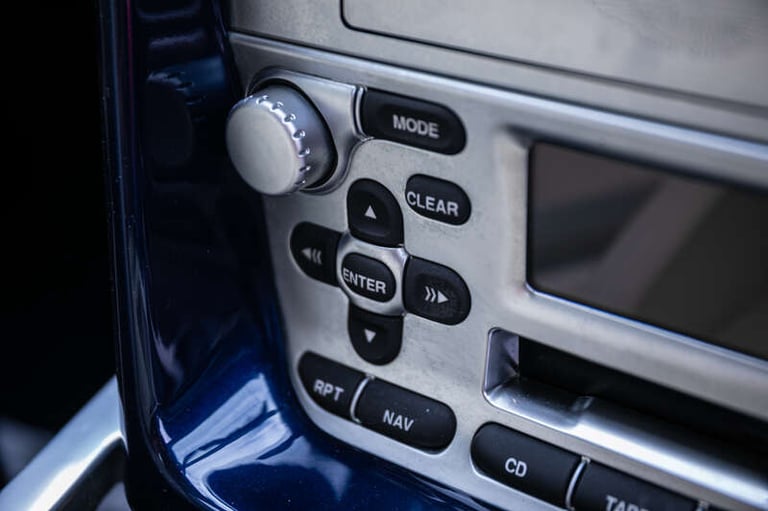 2003 Aston Martin Vanquish V12 2+0 2dr Auto COUPE PETROL Automatic