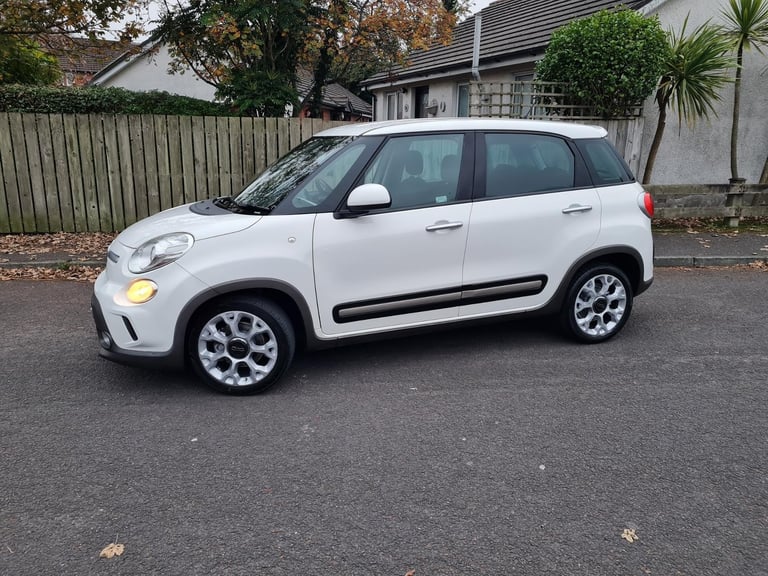 Fabulous Diesel 2014 Fiat 500L Lounge 1.6 Multijet Mpv around 60-63 mpg 2014, Manual, 1598 (cc)