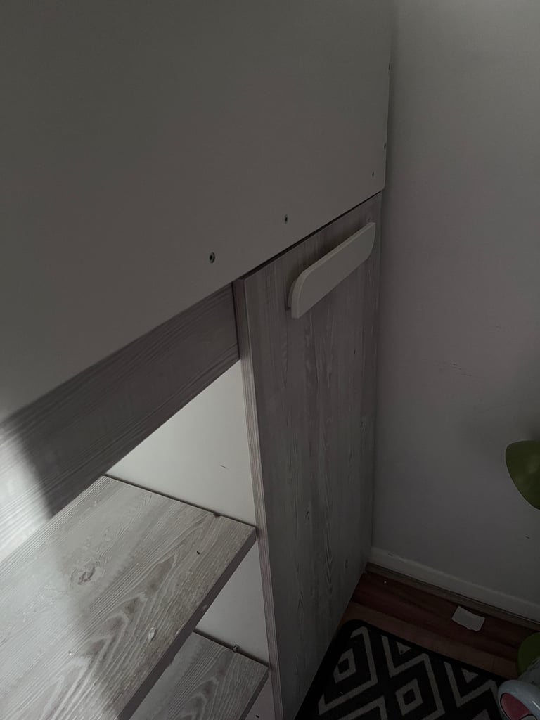 Cabin bed with desk 