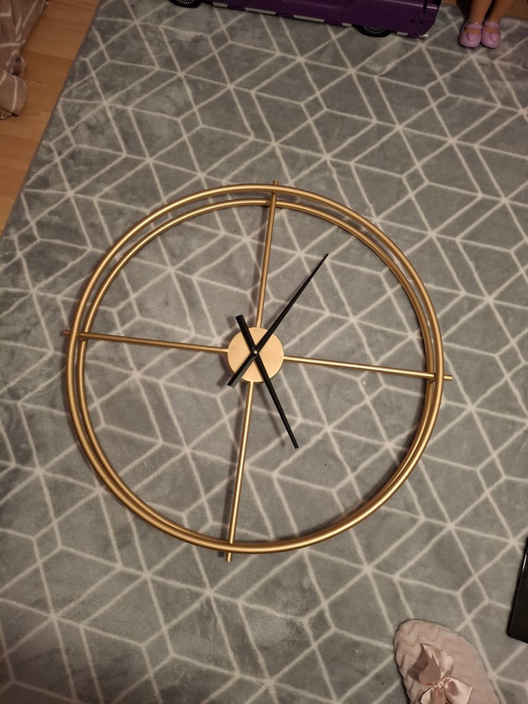 image for Round gold clock 